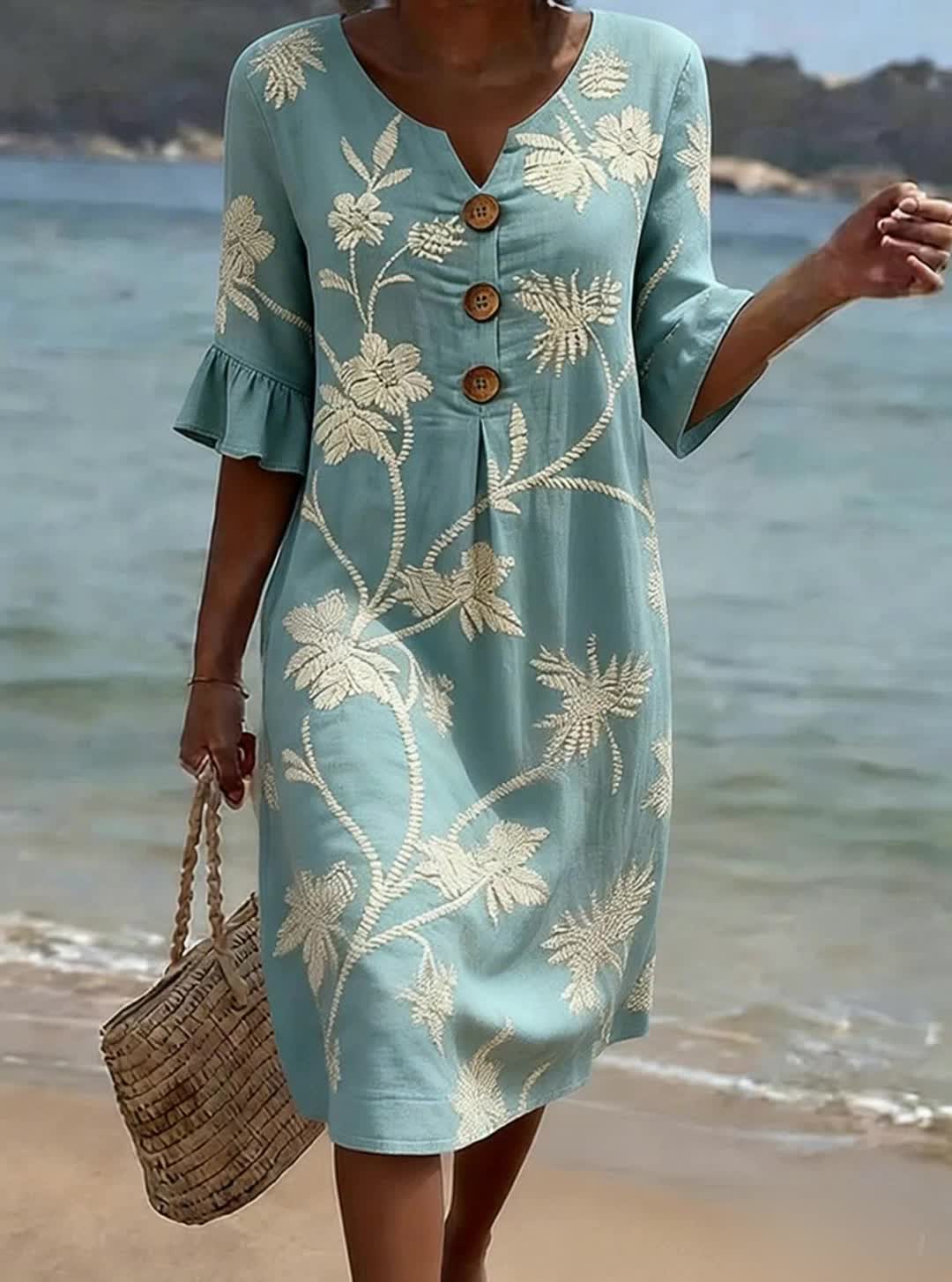 Zomerse jurk voor vrouwen met bloemenprint.