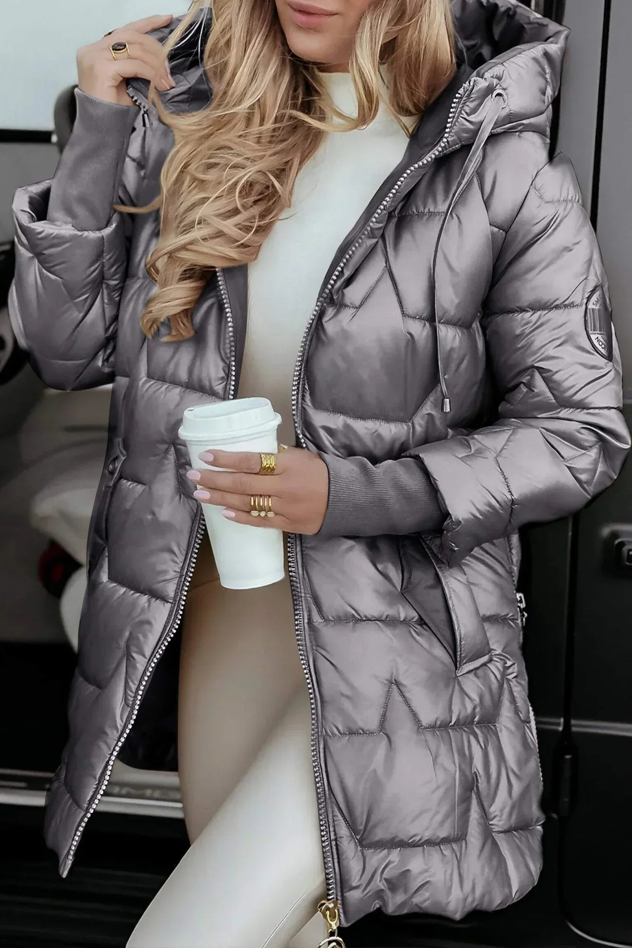 Nora - Elegante winterjas met capuchon en voering