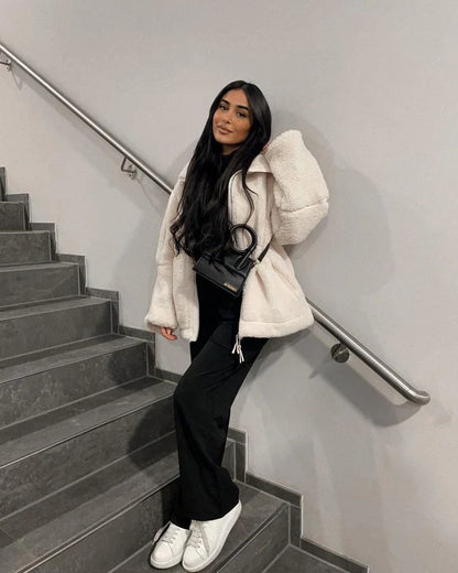 Kaja | Knuffelige Teddyjas met Staande Kraag