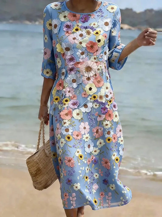 Vrouwelijke casual jurk met bloemenprint.