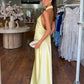 ZEYNEP | Elegante Satijnen Maxijurk met Halter-Uitsnijding