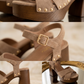 Sandalen Gaia — taupe, gekruiste banden en gouden studs