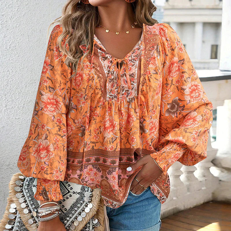 Mara | Stijlvolle V-hals blouse met elegante print