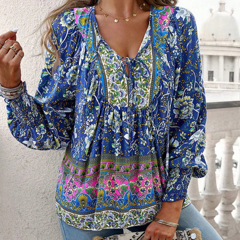 Mara | Stijlvolle V-hals blouse met elegante print