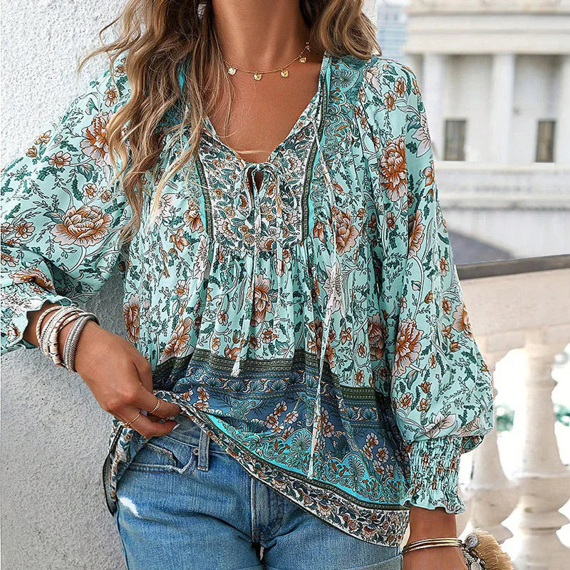 Mara | Stijlvolle V-hals blouse met elegante print