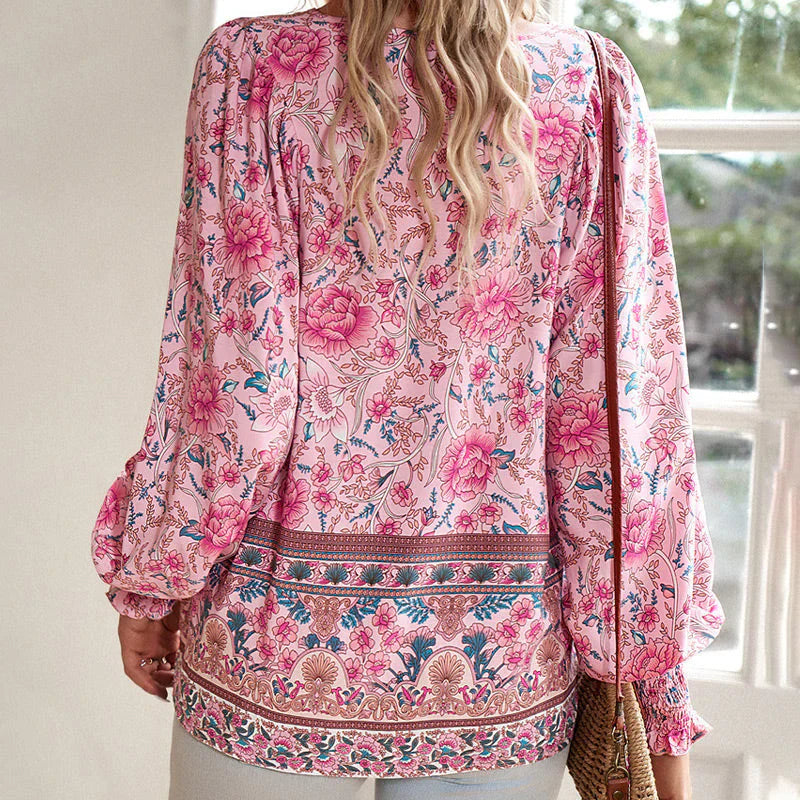 Mara | Stijlvolle V-hals blouse met elegante print